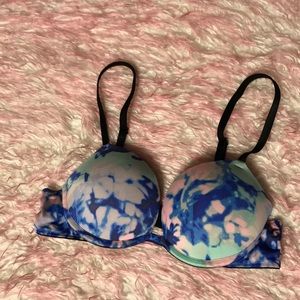 Pink Victoria’s Secret 34 A super push up bra